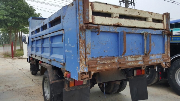 รถอีซูซู 6 ล้อดั้ม NKR 130 แรงม้า. ปี 47.    สนใจติดต่อ  081 - 6079515