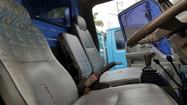 รถอีซูซู 6 ล้อดั้ม NKR 130 แรงม้า. ปี 47.    สนใจติดต่อ  081 - 6079515