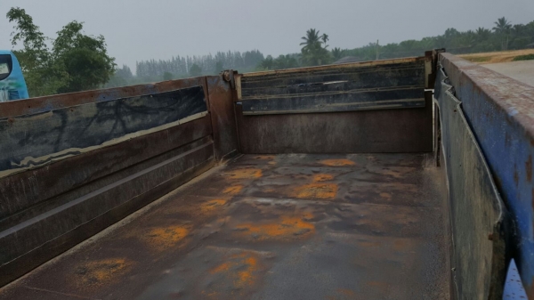 รถอีซูซู 6 ล้อดั้ม NKR 130 แรงม้า. ปี 47.    สนใจติดต่อ  081 - 6079515