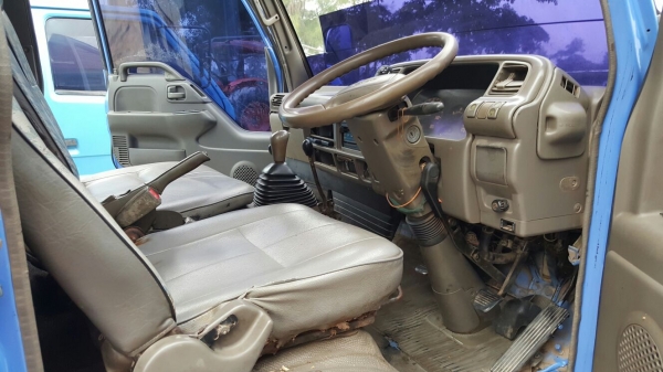 รถอีซูซู 6 ล้อดั้ม NKR 130 แรงม้า. ปี 47.    สนใจติดต่อ  081 - 6079515