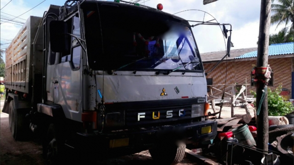 รถมิตซู 10 ล้อดั้ม FN527 M - A  / 190 แรงม้า.    สนใจติดต่อ  081 - 6079515