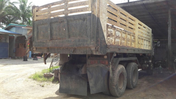 รถมิตซู 10 ล้อดั้ม FN527 M - A  / 190 แรงม้า.    สนใจติดต่อ  081 - 6079515