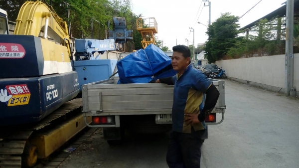 จัดส่งเรียบร้อยครับ ห่อผ้าคลุมอย่างดีเลย กับเครื่องตัดคอนกรีต และเครื่องตบดิน ขอบคุณลูกค้ารังสิตครับ