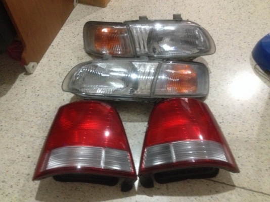 ไฟหน้าไฟท้าย HONDA ODYSSEY ตัวเเรกของเก่าญี่ปุ่นเเท้สภาพสวยๆใสๆเดิมๆยกชุด