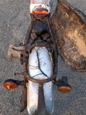 ขาย DT100 มีเล่มไม่ได้ตามชุดโอนภาษีขาดเครื่องดีแห้งๆอะไหล่เดิมครบเหมาะกับนักปั้น ขาย 11500 บาท