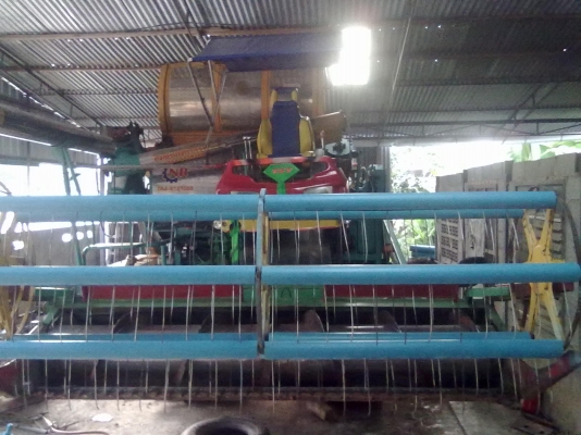 รถเกี่ยวข้าวไทยเส็ง พร้อมเกี่ยว