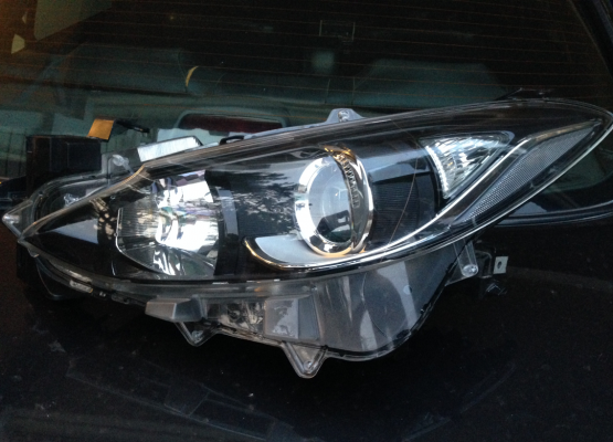 ไฟหน้า Mazda 3 ตัวใหม่ล่าสุด สภาพใสใส วัยรุ่นชอบ ราคาถูกมาก