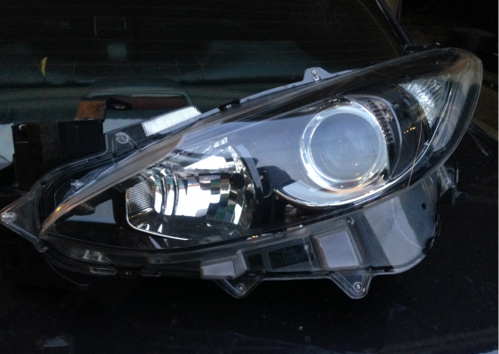 ไฟหน้า Mazda 3 ตัวใหม่ล่าสุด สภาพใสใส วัยรุ่นชอบ ราคาถูกมาก