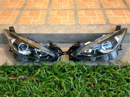 ไฟหน้า Mazda 3 ตัวใหม่ล่าสุด สภาพใสใส วัยรุ่นชอบ ราคาถูกมาก