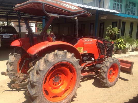 รถไถM6040 พร้อมอุปกรณ์หลัง รถไถM6040 พร้อมอุปกรณ์หลัง