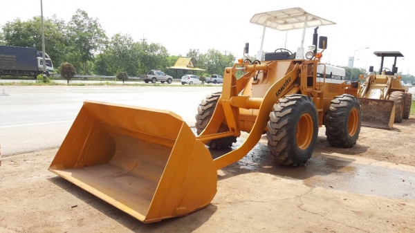 ขายรถตัก KOMATSU 510 สภาพสวยพร้อมใช้ ต่อแขนเรียบร้อย เครื่องดีไม่มีเยิ้ม ปั้มดี ยางเต็ม ราคาต่อรองได้