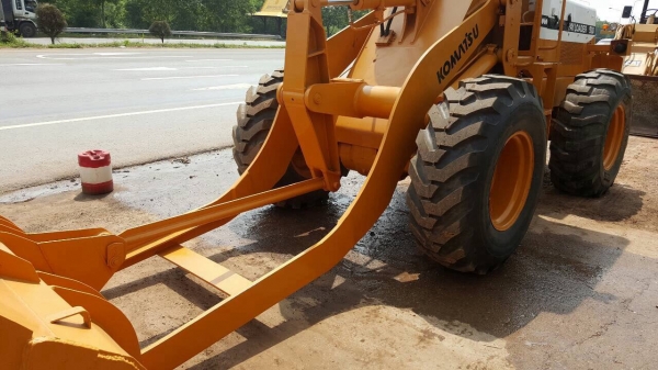 ขายรถตัก KOMATSU 510 สภาพสวยพร้อมใช้ ต่อแขนเรียบร้อย เครื่องดีไม่มีเยิ้ม ปั้มดี ยางเต็ม ราคาต่อรองได้