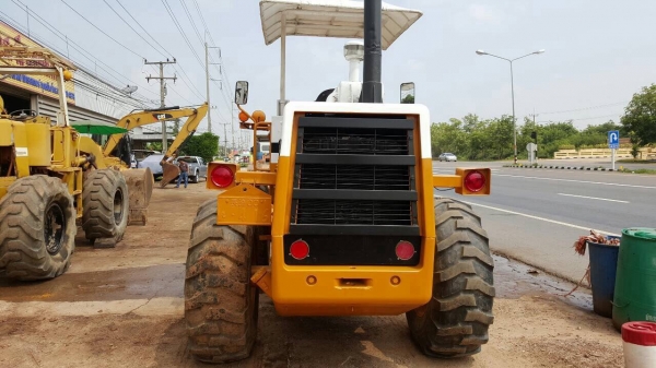 ขายรถตัก KOMATSU 510 สภาพสวยพร้อมใช้ ต่อแขนเรียบร้อย เครื่องดีไม่มีเยิ้ม ปั้มดี ยางเต็ม ราคาต่อรองได้