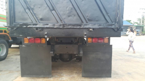 ขายด่วนสิบล้อดั้มสองเพลา 225แรง ปี50 M5 เครื่องเกียร์เดิม แอร์เย็น ยางดี ขายด่วนสิบล้อดั้มสองเพลา 225แรง ปี50 M5 เครื่องเกียร์เดิม แอร์เย็น ยางดี