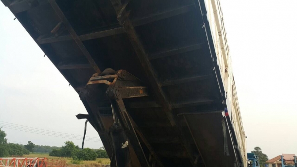 ขายด่วนสิบล้อดั้มสองเพลา 225แรง ปี50 M5 เครื่องเกียร์เดิม แอร์เย็น ยางดี ขายด่วนสิบล้อดั้มสองเพลา 225แรง ปี50 M5 เครื่องเกียร์เดิม แอร์เย็น ยางดี