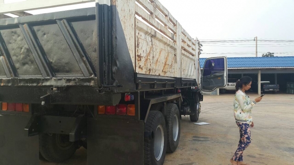 ขายด่วนสิบล้อดั้มสองเพลา 225แรง ปี50 M5 เครื่องเกียร์เดิม แอร์เย็น ยางดี ขายด่วนสิบล้อดั้มสองเพลา 225แรง ปี50 M5 เครื่องเกียร์เดิม แอร์เย็น ยางดี