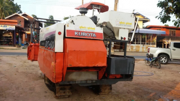 ขาย (300.000) รถเกี่ยวข้าวคูโบต้า DC-60.ปี53สภาพสวยใช้งานมาน้อย พร้อมเทรนเลอร์ลาก