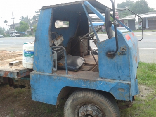 รถท้ายลาด บรรทุกแมคโค   พร้อมใช้งาน  (รถเพื่อการเกษตรไม่มีเล่ม)