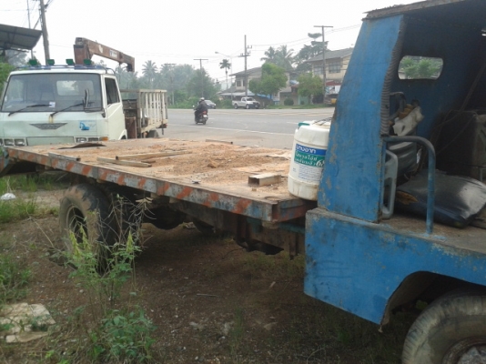 รถท้ายลาด บรรทุกแมคโค   พร้อมใช้งาน  (รถเพื่อการเกษตรไม่มีเล่ม)