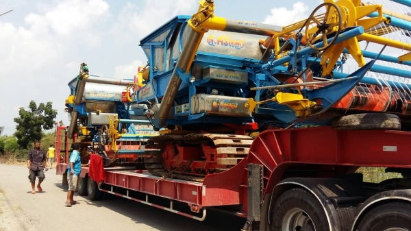 อู่ปิ่นเทรเลอร์มีบริการลากรถเกี่ยวข้าวทั่วประเทศ ด้วยหางโรเบด พร้อมคนขับที่มีประสบการณ์  ราคาคุยกันได้ ติดต่อ คุณประยงค์ 081-9176906