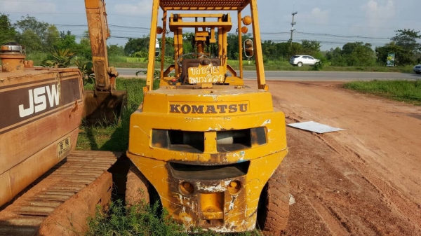 ขายรถฟอร์คลิฟต์ 3.5 ตัน KOMATSU FD35-2 รถใช้งานได้ดี ราคาคุยกันได้ครับ ขายรถฟอร์คลิฟต์ 3.5 ตัน KOMATSU FD35-2 รถใช้งานได้ดี ราคาคุยกันได้ครับ