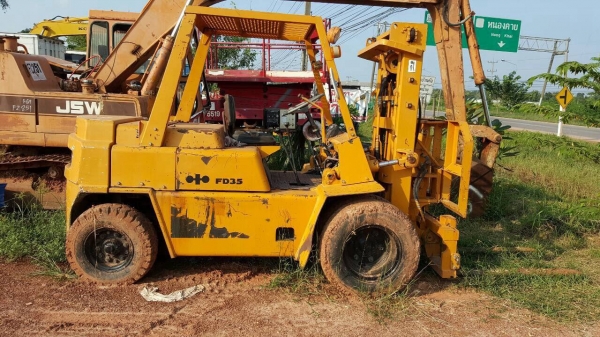 ขายรถฟอร์คลิฟต์ 3.5 ตัน KOMATSU FD35-2 รถใช้งานได้ดี ราคาคุยกันได้ครับ ขายรถฟอร์คลิฟต์ 3.5 ตัน KOMATSU FD35-2 รถใช้งานได้ดี ราคาคุยกันได้ครับ