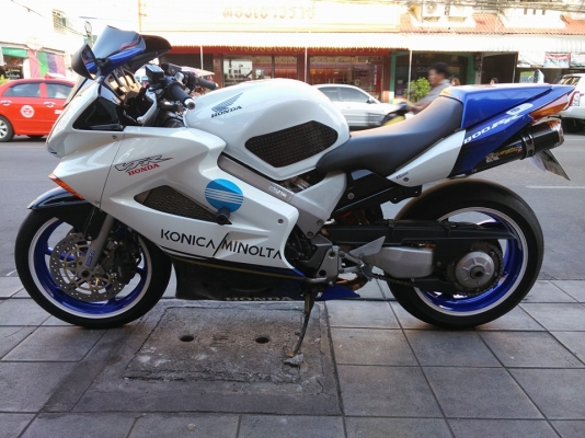 ขายครับ HONDA VFR800 V-TEC ปี2005 หัวฉีด กุญแจชิพ ไมค์ดิจิตอล ทะเบียนพร้อมโอน จัดไฟแนนได้ครับ สภาพจบพร้อมออกทริป