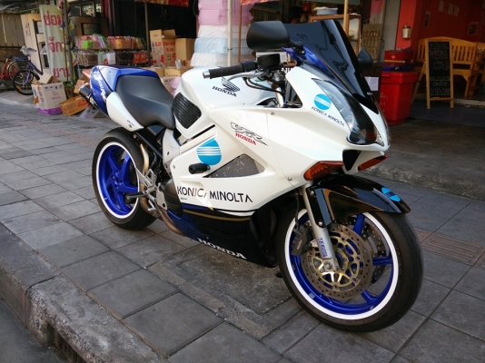 ขายครับ HONDA VFR800 V-TEC ปี2005 หัวฉีด กุญแจชิพ ไมค์ดิจิตอล ทะเบียนพร้อมโอน จัดไฟแนนได้ครับ สภาพจบพร้อมออกทริป
