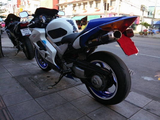 ขายครับ HONDA VFR800 V-TEC ปี2005 หัวฉีด กุญแจชิพ ไมค์ดิจิตอล ทะเบียนพร้อมโอน จัดไฟแนนได้ครับ สภาพจบพร้อมออกทริป