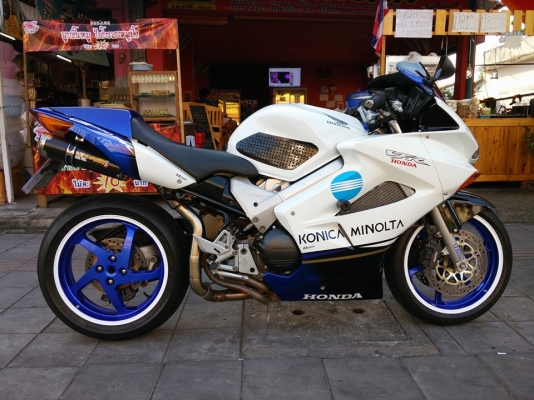 ขายครับ HONDA VFR800 V-TEC ปี2005 หัวฉีด กุญแจชิพ ไมค์ดิจิตอล ทะเบียนพร้อมโอน จัดไฟแนนได้ครับ สภาพจบพร้อมออกทริป