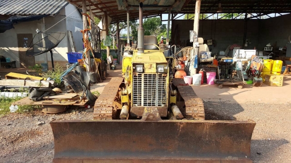 ขายแทรคเตอร์ KOMATSU D20P-7 สภาพพร้อมใช้งาน ใบมีดปรับได้หลายทิศทาง เอกสารสัญญาซื้อขาย