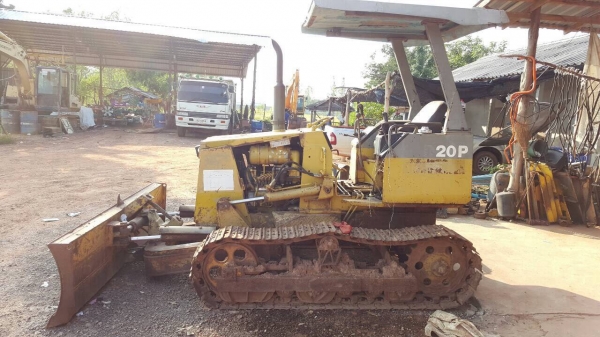ขายแทรคเตอร์ KOMATSU D20P-7 สภาพพร้อมใช้งาน ใบมีดปรับได้หลายทิศทาง เอกสารสัญญาซื้อขาย