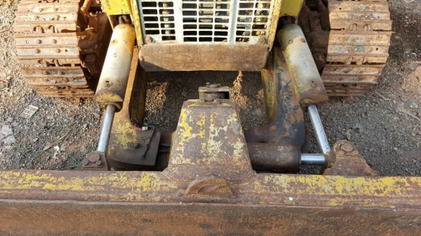 ขายแทรคเตอร์ KOMATSU D20P-7 สภาพพร้อมใช้งาน ใบมีดปรับได้หลายทิศทาง เอกสารสัญญาซื้อขาย