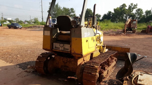 ขายแทรคเตอร์ KOMATSU D20P-7 สภาพพร้อมใช้งาน ใบมีดปรับได้หลายทิศทาง เอกสารสัญญาซื้อขาย