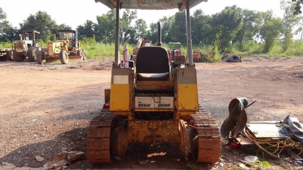 ขายแทรคเตอร์ KOMATSU D20P-7 สภาพพร้อมใช้งาน ใบมีดปรับได้หลายทิศทาง เอกสารสัญญาซื้อขาย