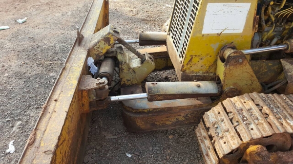 ขายแทรคเตอร์ KOMATSU D20P-7 สภาพพร้อมใช้งาน ใบมีดปรับได้หลายทิศทาง เอกสารสัญญาซื้อขาย