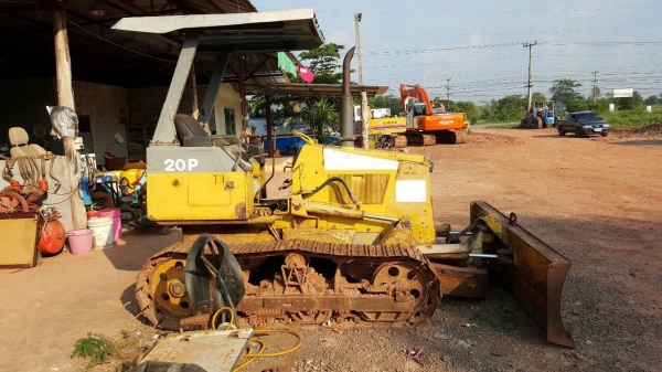 ขายแทรคเตอร์ KOMATSU D20P-7 สภาพพร้อมใช้งาน ใบมีดปรับได้หลายทิศทาง เอกสารสัญญาซื้อขาย