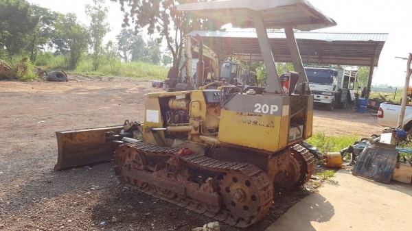 ขายแทรคเตอร์ KOMATSU D20P-7 สภาพพร้อมใช้งาน ใบมีดปรับได้หลายทิศทาง เอกสารสัญญาซื้อขาย