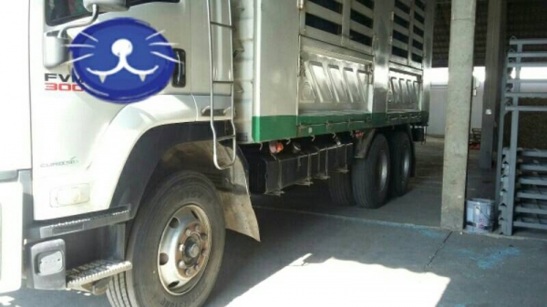 ขายๆราคา 1,550,000บ อีซูซุ 300 ปี52 เพาเดียว ไม่ดั้ม กะบะล่องสามมิตร ช่วงยาว 7.60ม สภาพสวยพร้อมใช้ ทะเบียน