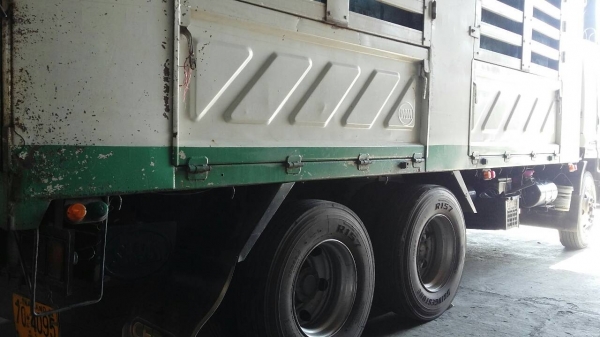 ขายๆราคา 1,550,000บ อีซูซุ 300 ปี52 เพาเดียว ไม่ดั้ม กะบะล่องสามมิตร ช่วงยาว 7.60ม สภาพสวยพร้อมใช้ ทะเบียน