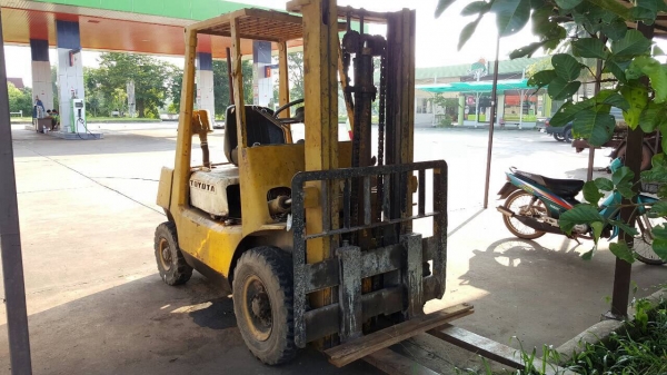 ขายฟอร์คลิฟต์ 2.5 ตัน TOYOTA รถใช้งานได้ปกติ ราคาคุยได้ครับ
