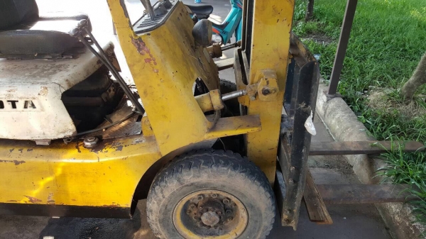 ขายฟอร์คลิฟต์ 2.5 ตัน TOYOTA รถใช้งานได้ปกติ ราคาคุยได้ครับ