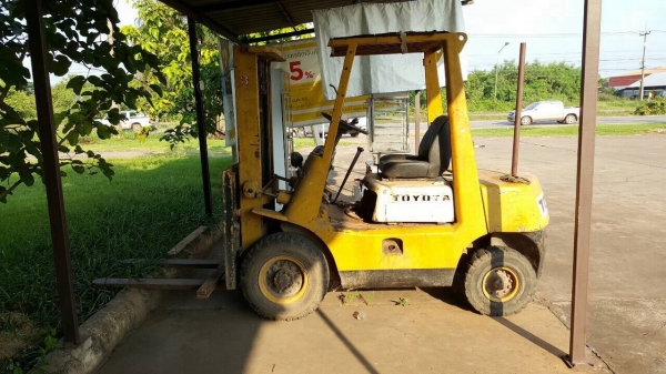 ขายฟอร์คลิฟต์ 2.5 ตัน TOYOTA รถใช้งานได้ปกติ ราคาคุยได้ครับ