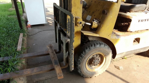 ขายฟอร์คลิฟต์ 2.5 ตัน TOYOTA รถใช้งานได้ปกติ ราคาคุยได้ครับ