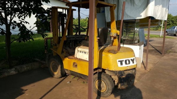 ขายฟอร์คลิฟต์ 2.5 ตัน TOYOTA รถใช้งานได้ปกติ ราคาคุยได้ครับ