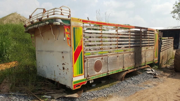 ขายกระบะดั้ม พร้อมคัสซีเทียม ยกลงจาก ISUZU ROCKY ราคาต่อรองได้ครับ