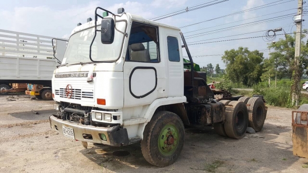 ขายหัวลาก NISSAN UD เครื่อง PE6-T 290 แรงม้า เกียร์ฟูลเลอร์ ช่วงล่างแน่น ทะเบียนพร้อมโอน