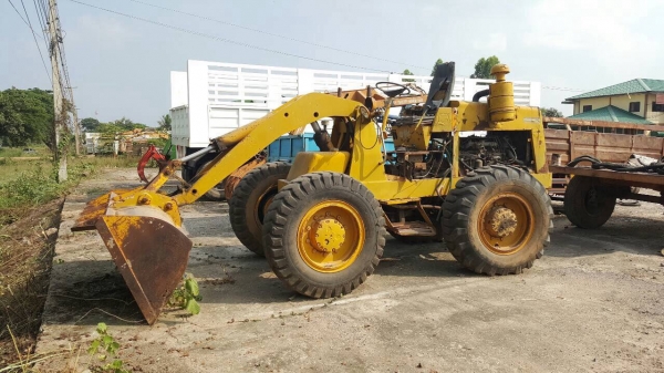 ขายรถตักราคาถูก CLARK รถใช้งานได้ปกติครับ ราคาคุยได้นิดหน่อย