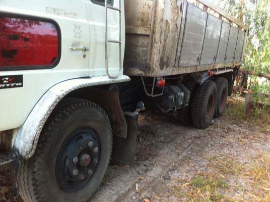 ขาย สิบล้อ HINO F18 ดั้ม 2 เพลา มีสโล เครื่อง HO7C ขาย สิบล้อ HINO F18 ดั้ม 2 เพลา มีสโล เครื่อง HO7C