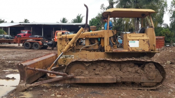 ขายรถแทรกเตอร์ CAT.D5B เครื่อง 10-Z ตีนไก่ เกียร์ตัด เอกสารใบซื้อขาย ราคา.650000 ต่อรอง